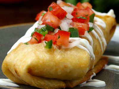 چیمی چانگا (غذای مکزیکی) مرغ خامه ای